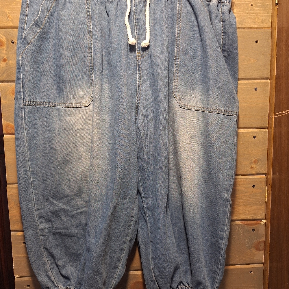 Capris - Picture 2 of 9